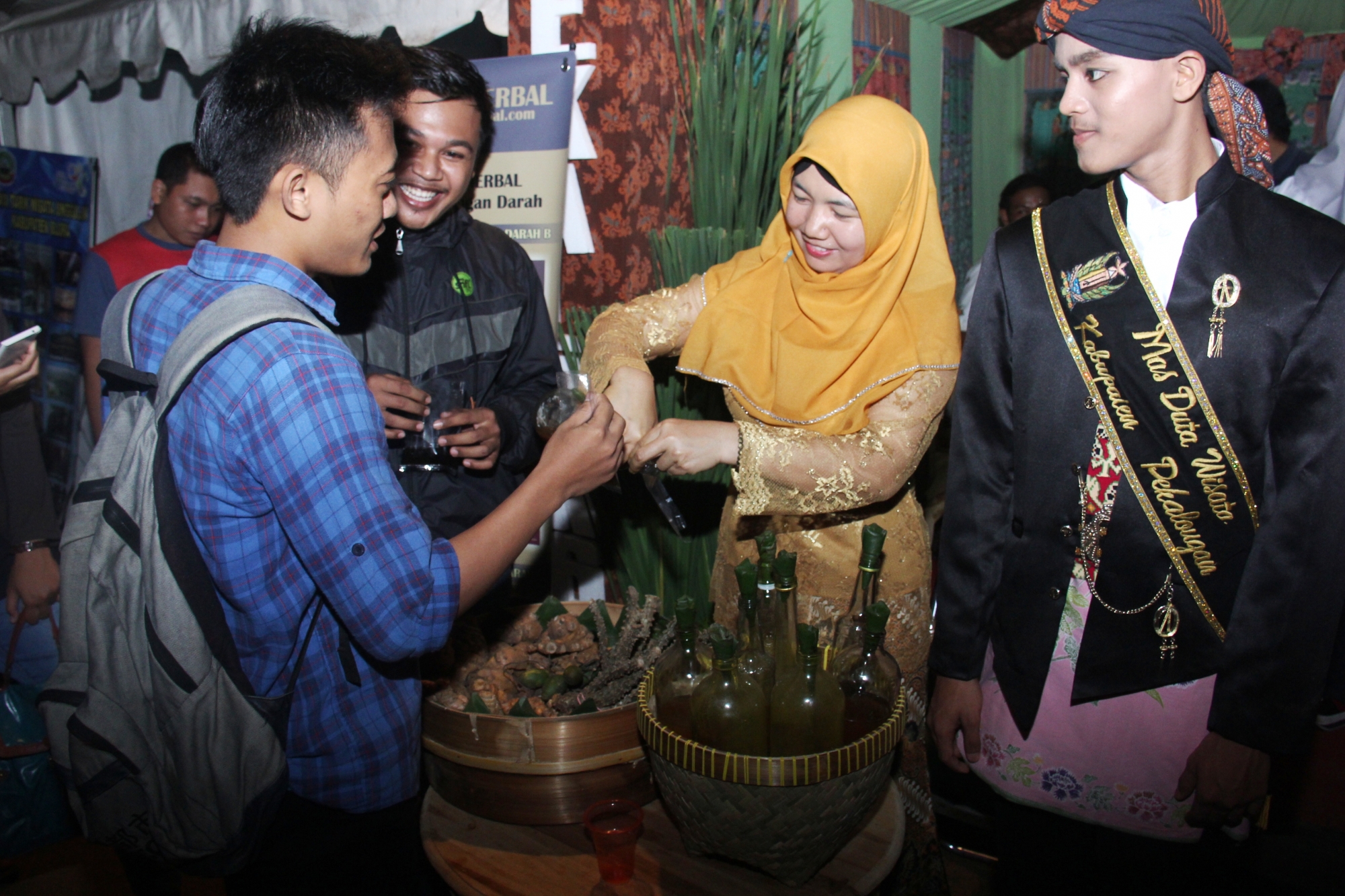MENAKLUKKAN PAHITNYA BROTOWALI DI FESTIVAL JAMU DAN KULINER 2017 