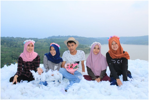 BERSELFIE RIA DI'ATAS AWAN'